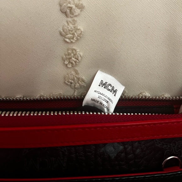 MCM Visetos Pouch - Picture 7 of 7